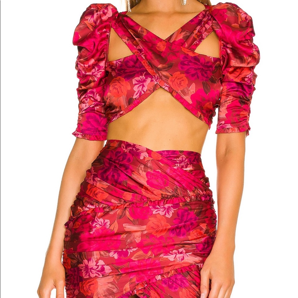 Alia Cross Front Crop Top in Red
For Love & Lemons Sz S